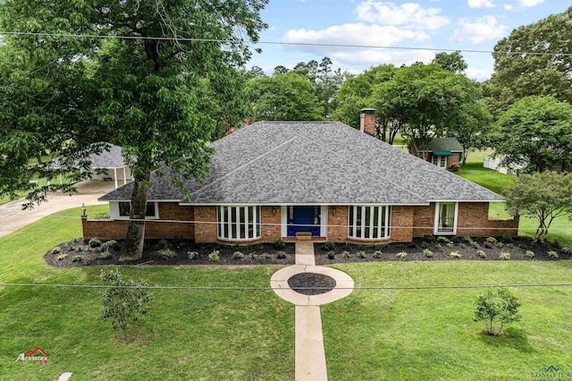 view of front of home with a front lawn