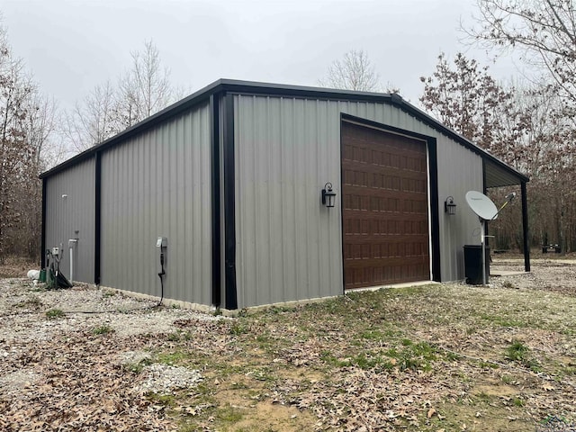 view of outdoor structure featuring an outdoor structure