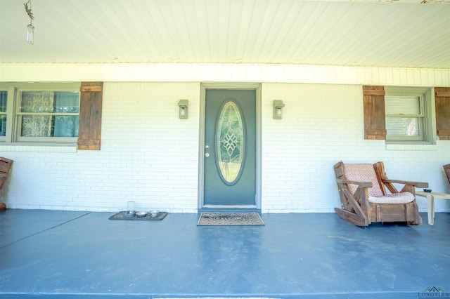 doorway to property with covered porch