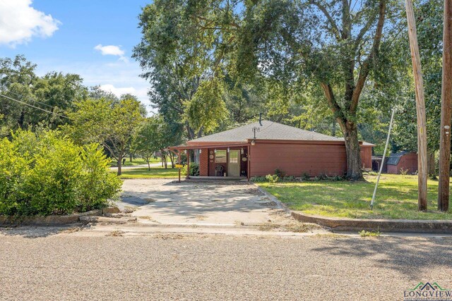 Listing photo 3 for 509 Glazner St, Hawkins TX 75765