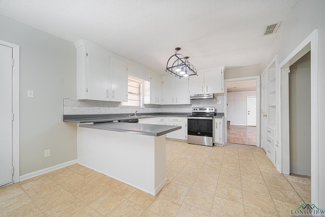 kitchen with stainless steel electric range oven, kitchen peninsula, pendant lighting, decorative backsplash, and white cabinets