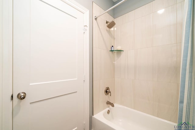 bathroom with tiled shower / bath combo