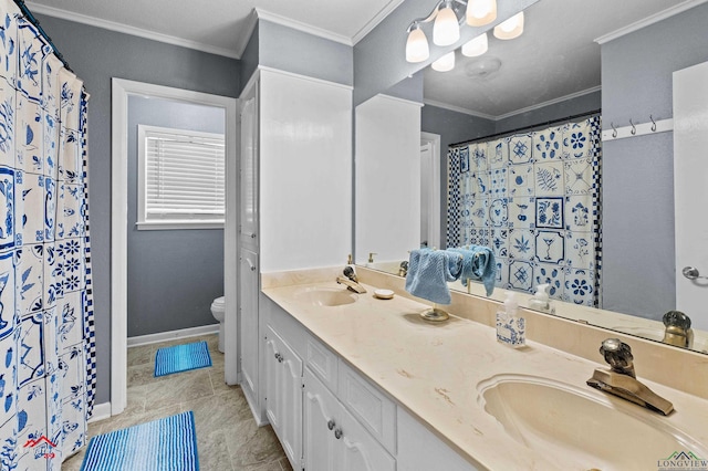 bathroom featuring crown molding, toilet, double vanity, baseboards, and a shower with curtain