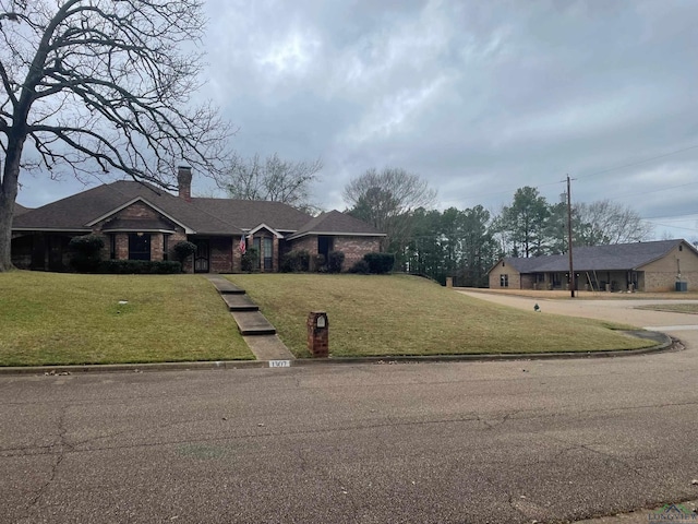 view of front of property with a front lawn