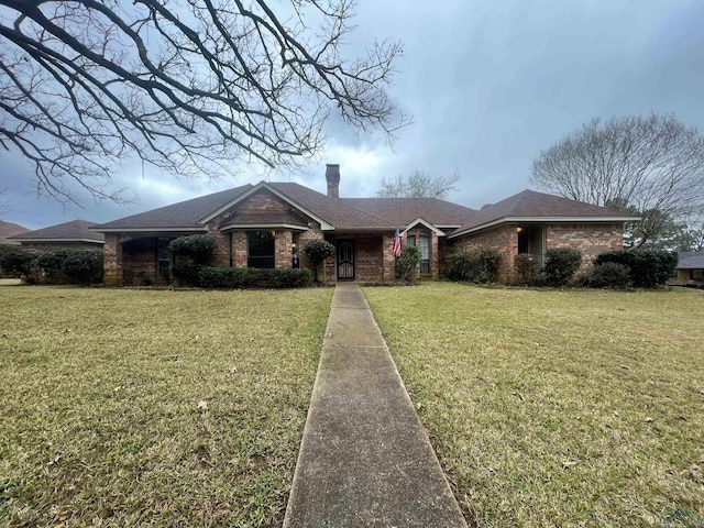 ranch-style house featuring a front lawn