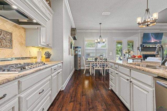 159 Jacobin Creek Dr, Gilmer, TX 75645 - kitchen featuring a chandelier, range hood, appliances with stainless steel finishes, crown molding, and tasteful backsplash