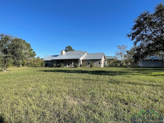 view of front of house with a front lawn