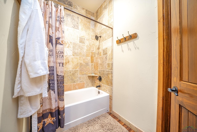 bathroom with shower / tub combo