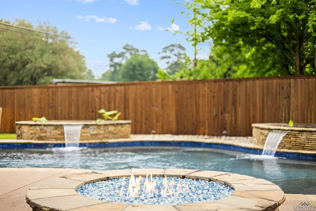 view of swimming pool featuring fence, a jacuzzi, and a fenced in pool