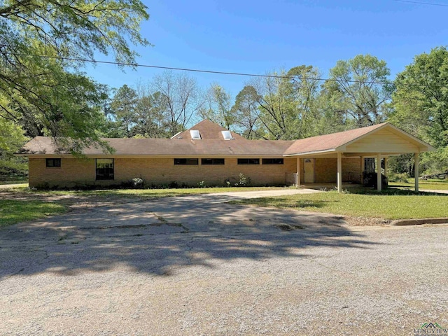 ranch-style home with a front yard