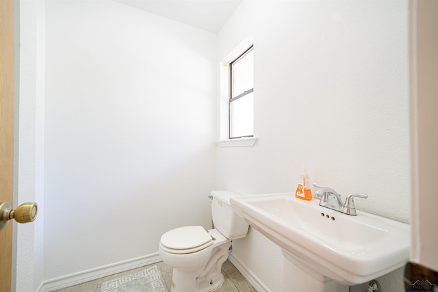 bathroom featuring toilet and sink