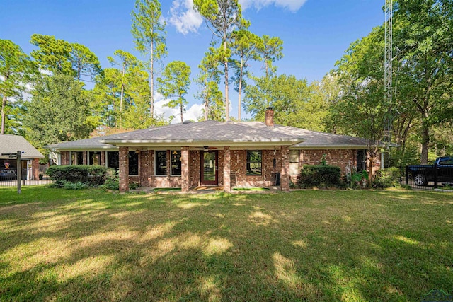 single story home featuring a front yard