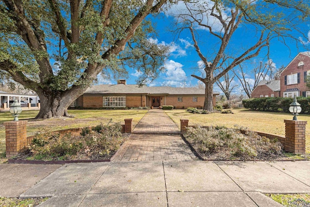 ranch-style home featuring a front yard