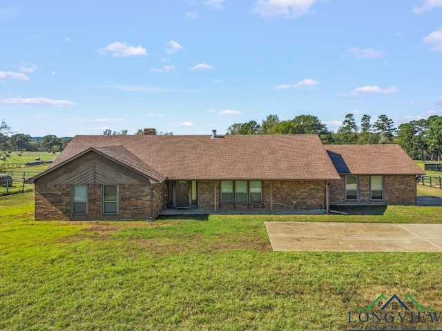 single story home with a front yard