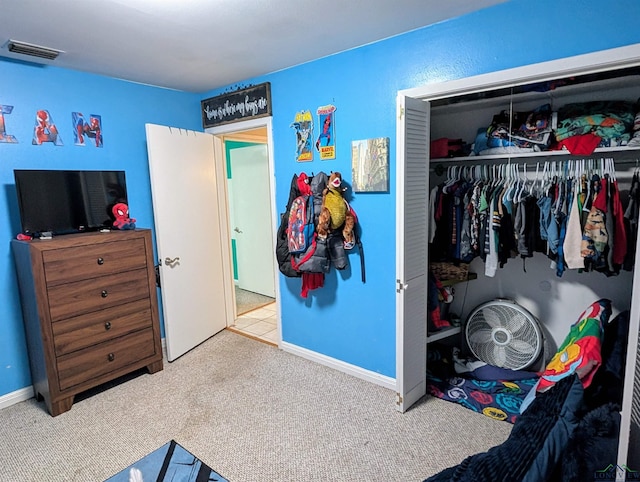 bedroom featuring a closet, carpet flooring, baseboards, and visible vents