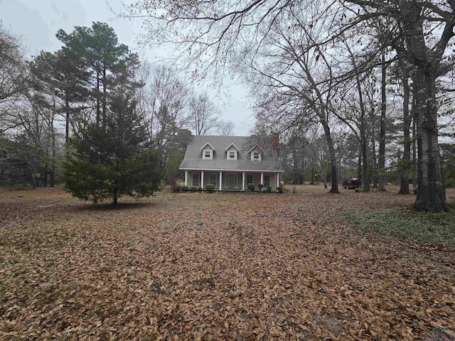 new england style home featuring a porch