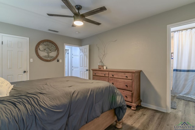 bedroom featuring light wood-style floors, visible vents, ceiling fan, and baseboards