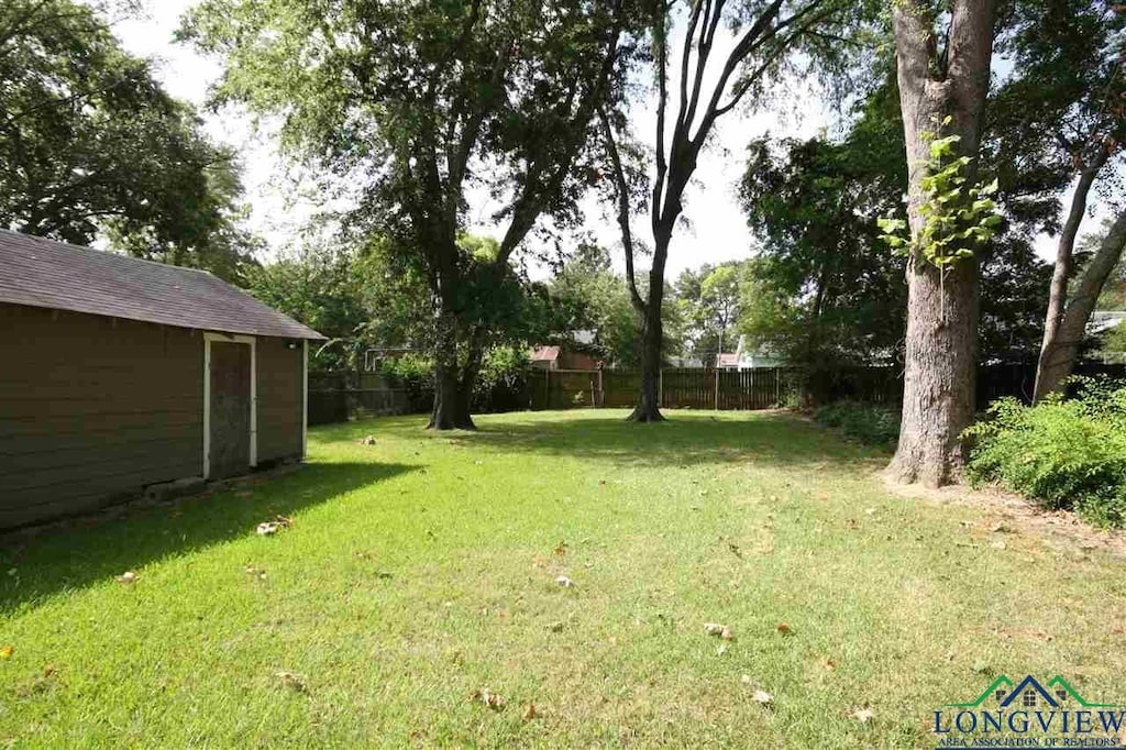 808 Owings St, Longview, TX 75602 - view of yard