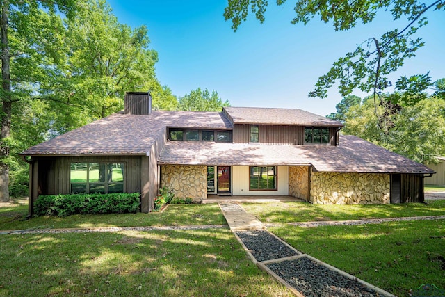 view of front of house with a front lawn