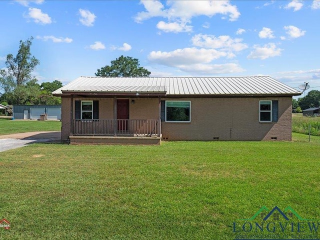 single story home featuring a front yard and covered porch