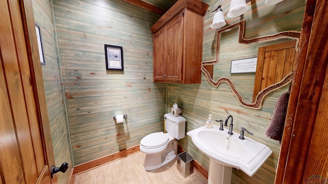 bathroom featuring toilet and sink