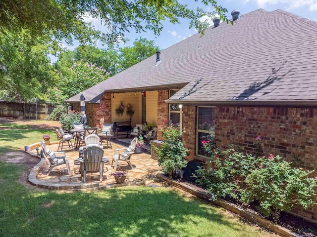 view of yard featuring a patio