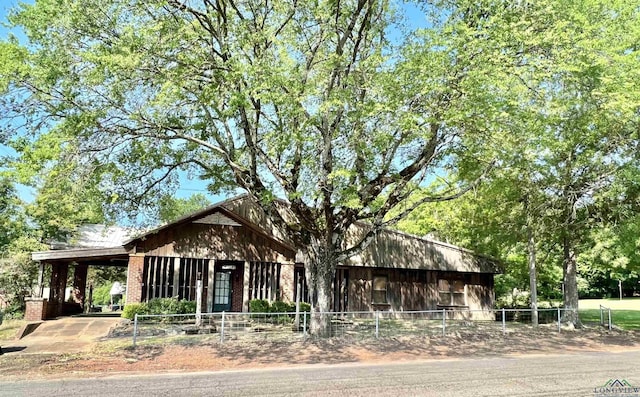 view of front of property