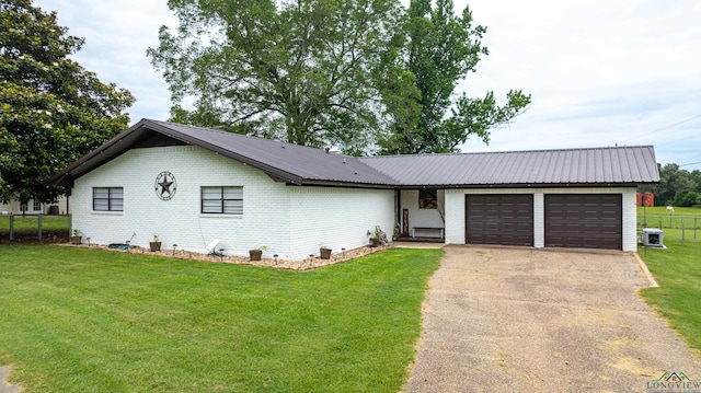 ranch-style house featuring a front lawn and a garage