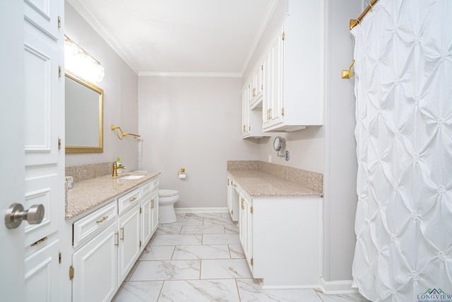 bathroom featuring a shower with curtain, vanity, toilet, and ornamental molding