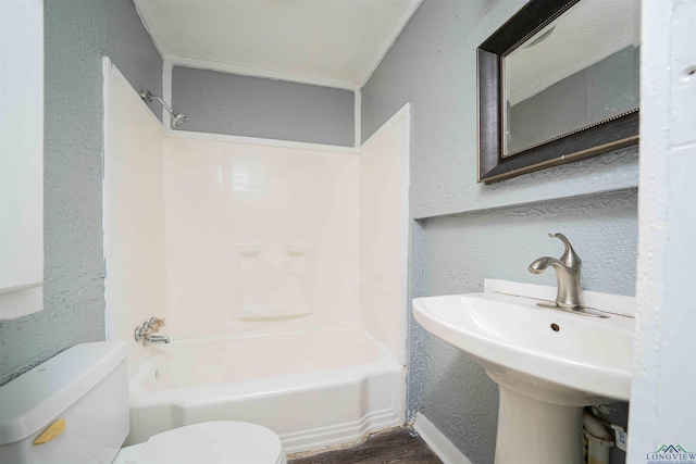 115 Yates St, Mount Vernon, TX 75457 - full bathroom featuring a textured wall, toilet, shower / tub combination, a sink, and wood finished floors