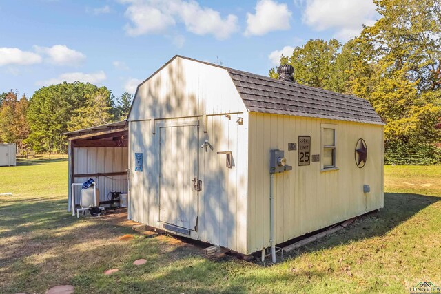 view of outbuilding featuring a lawn