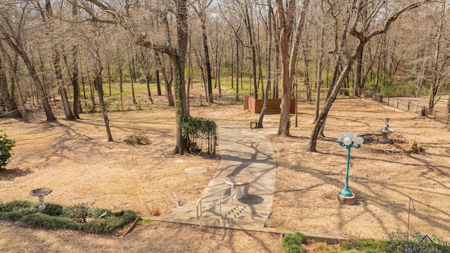 807 Vicksburg Ct, Longview, TX 75601 - view of yard