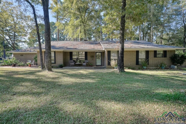 ranch-style house featuring a front lawn