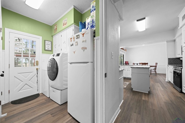 laundry room with washer / clothes dryer, crown molding, and dark hardwood / wood-style flooring