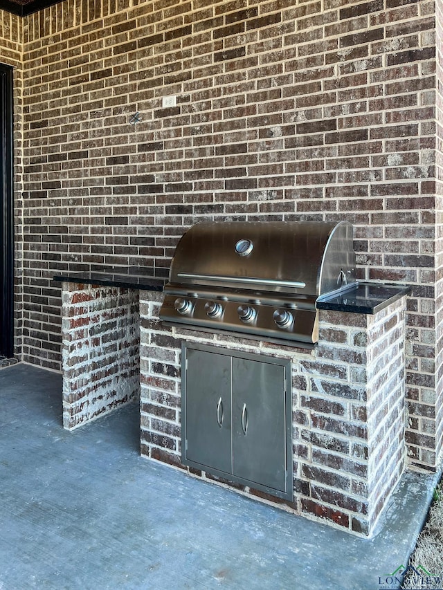 view of patio featuring an outdoor kitchen and area for grilling