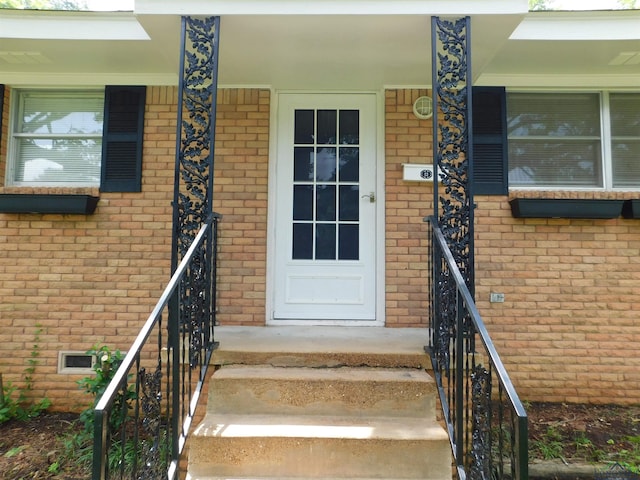 200 Hickory St, Gladewater, TX 75647 - view of exterior entry featuring brick siding and a porch