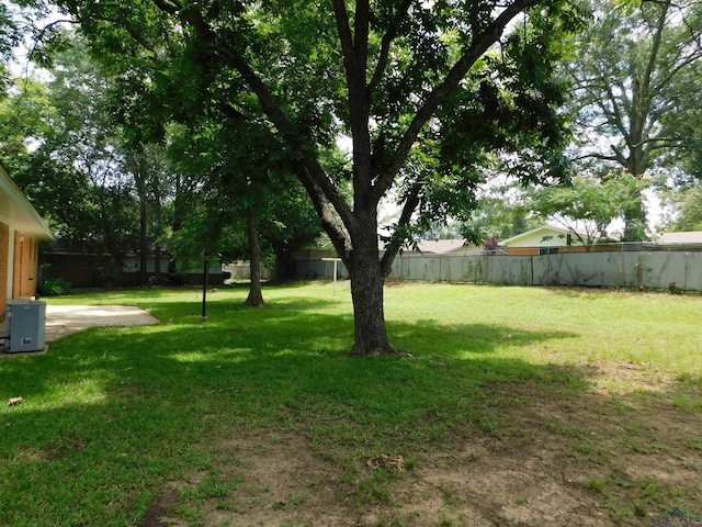 200 Hickory St, Gladewater, TX 75647 - view of fenced yard