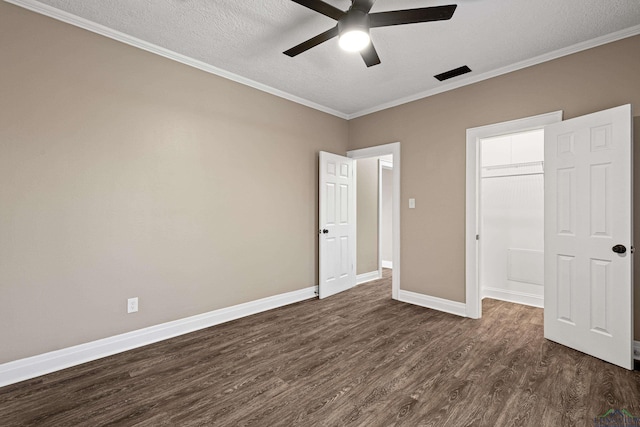 unfurnished bedroom with ceiling fan, dark wood-type flooring, a textured ceiling, and ornamental molding