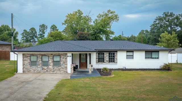 ranch-style house featuring a front lawn