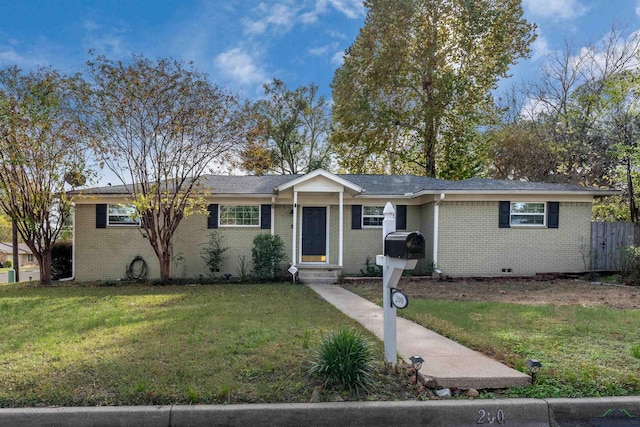 single story home featuring a front lawn