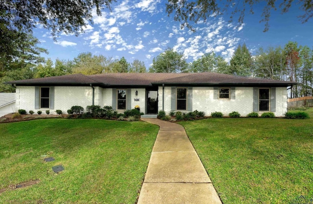 single story home with a front lawn