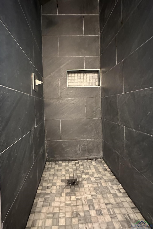 1407 E US-80, White Oak, TX 75693 - bathroom featuring a tile shower