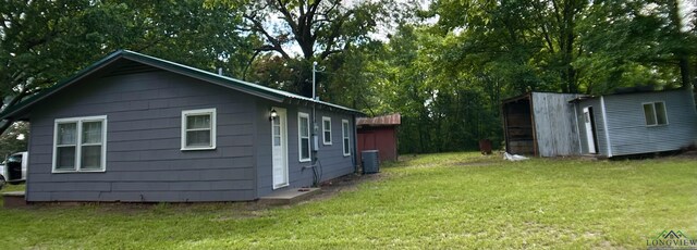1407 E US-80, White Oak, TX 75693 - view of property exterior featuring a lawn and cooling unit