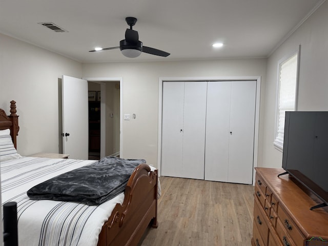 bedroom featuring light wood-type flooring, visible vents, recessed lighting, a closet, and ceiling fan