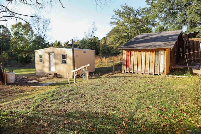 view of yard with a storage unit