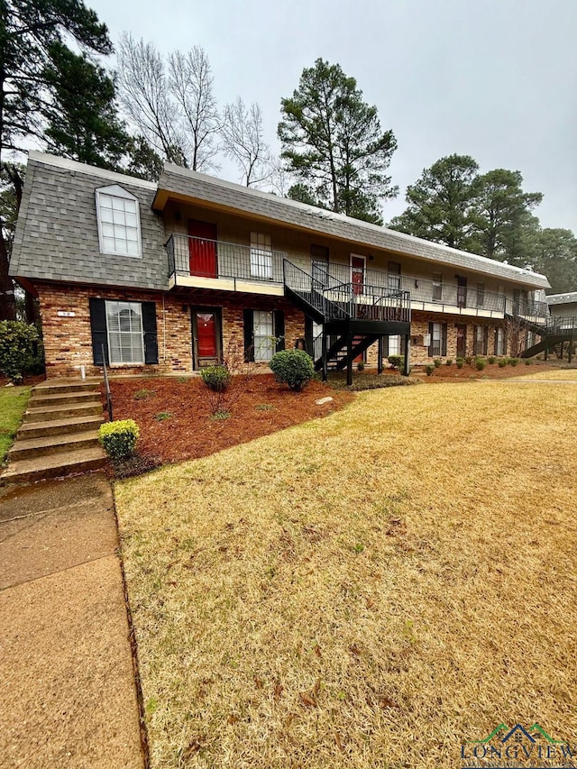 view of front of home with a front yard