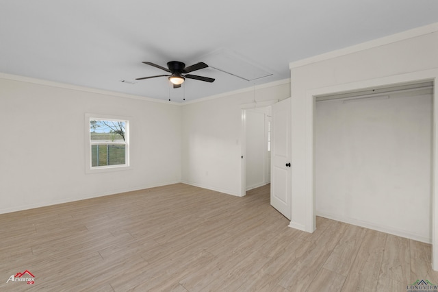 unfurnished bedroom featuring ceiling fan, light hardwood / wood-style floors, crown molding, and a closet