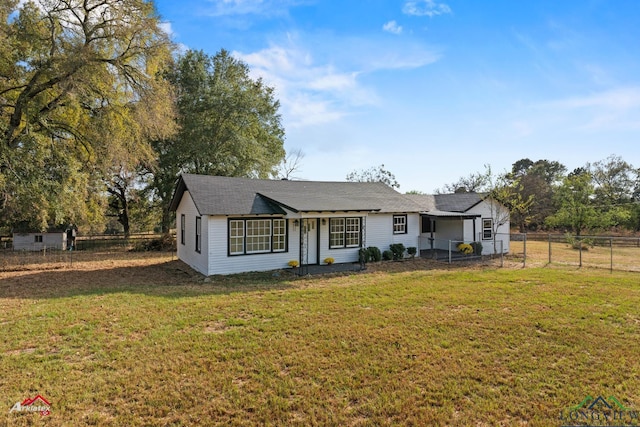 view of front facade with a front yard