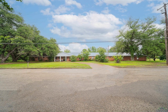 911 S Helen St, Overton, TX 75684 - view of green lawn featuring driveway