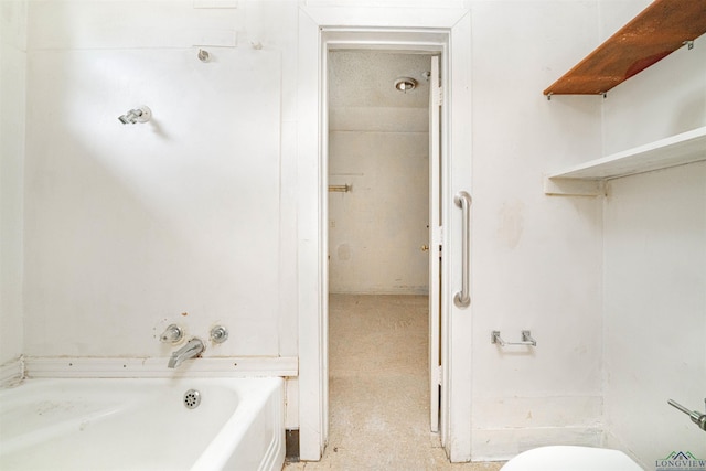 911 S Helen St, Overton, TX 75684 - bathroom featuring a bath and toilet